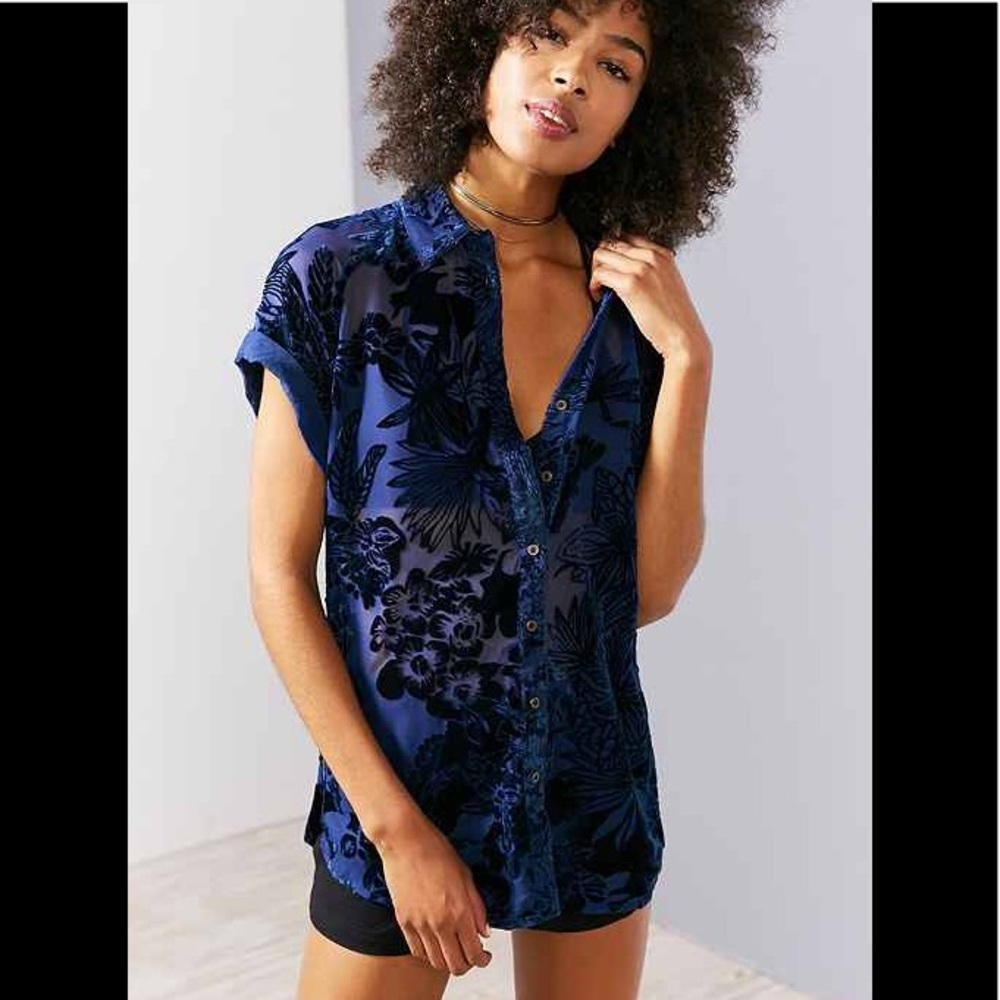 Ecote Anora Floral Burnout Velvet Button-Down Top